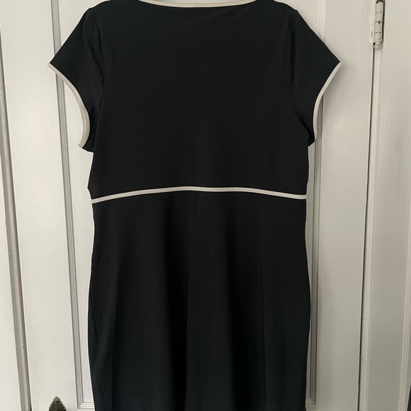 Short Sleeve Abercrombie Traveler Dress - Picture 6 of 6